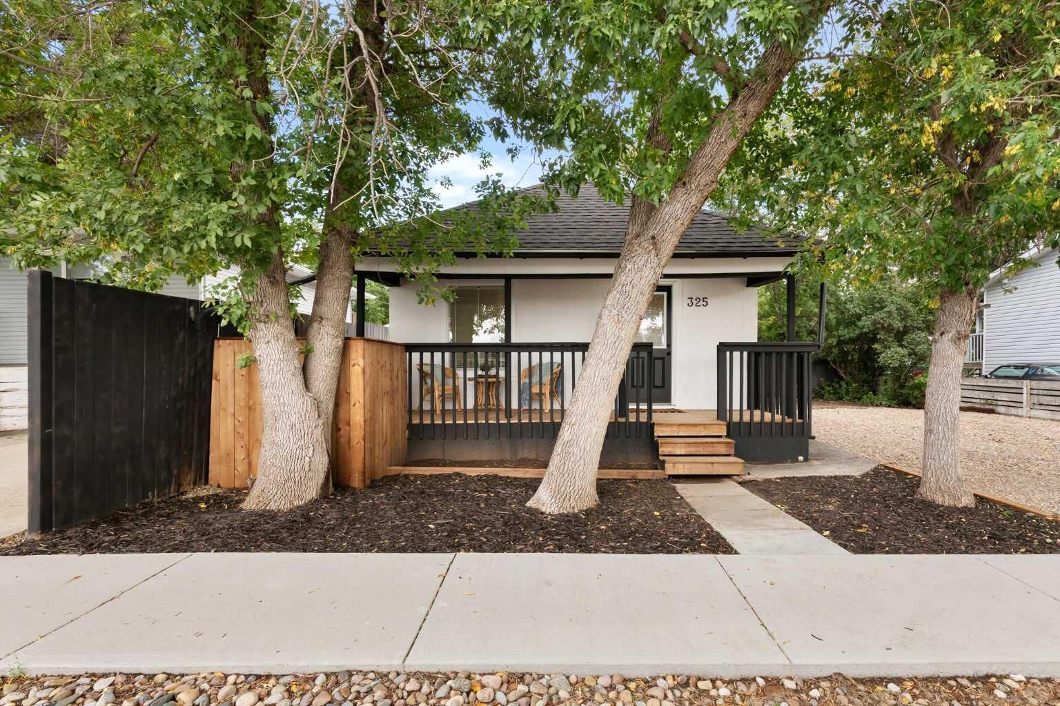 Property Photo:  325 4 Street SE  AB T0J 2P0 
