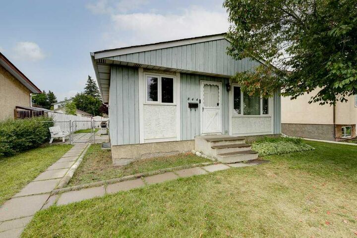 Property Photo:  844 Rundlecairn Way NE  AB T1Y 2R7 
