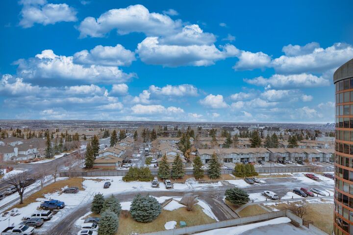 Property Photo:  7030 Coach Hill Road SW 3101  AB T3H 1E4 