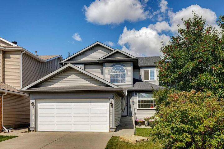 Property Photo:  40 Country Hills Bay NW  AB T3K 4Y6 