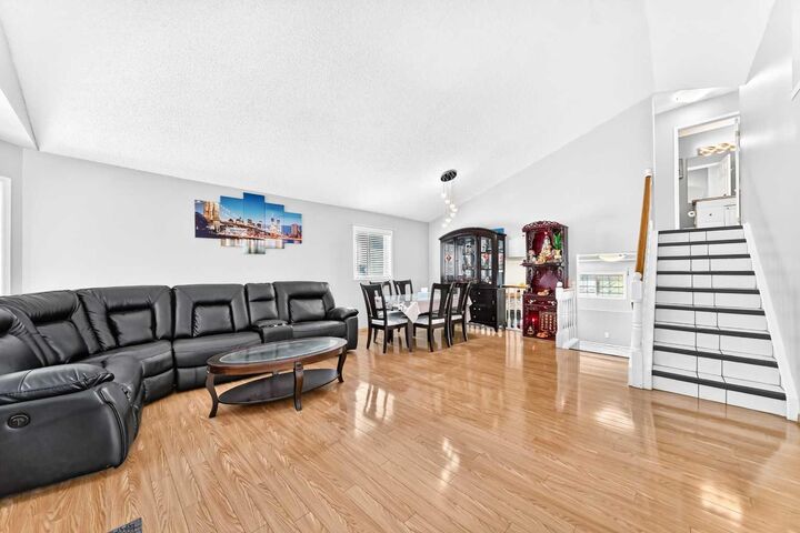 Property Photo:  131 Applewood Drive SE  AB T2A 7P8 