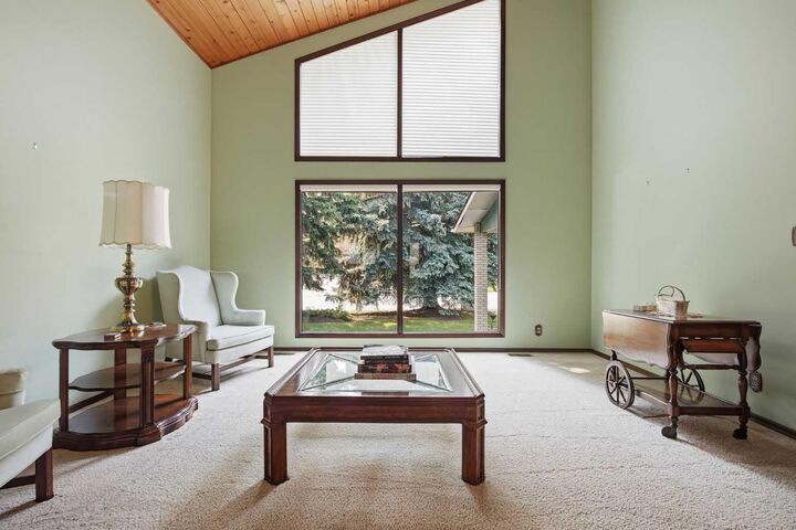 Property Photo:  336 Pump Hill Crescent SW  AB T2V 4M1 
