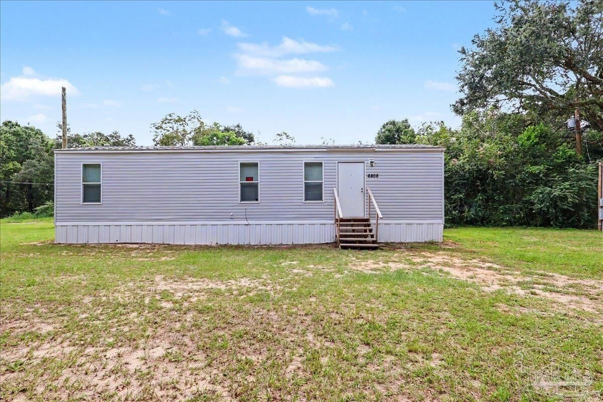 Property Photo: 6808 Rolling Hills Rd FL 32505