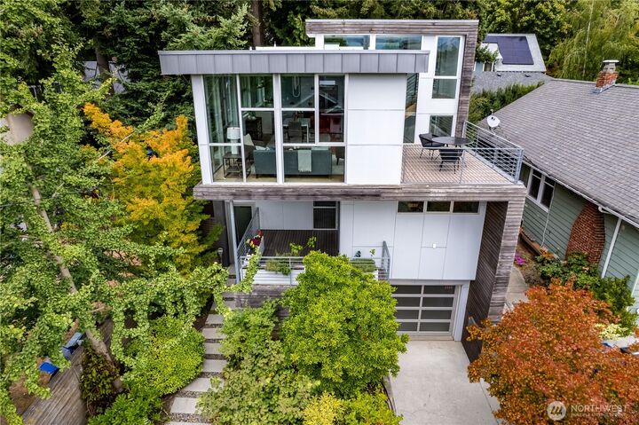 Property Photo: 2112 N 46th Street WA 98103