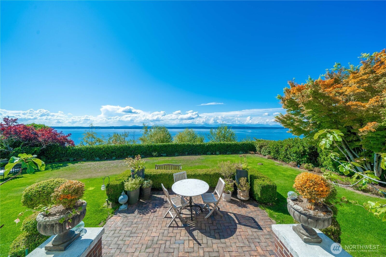 Property Photo:  3233  Magnolia Boulevard W  WA 98119 