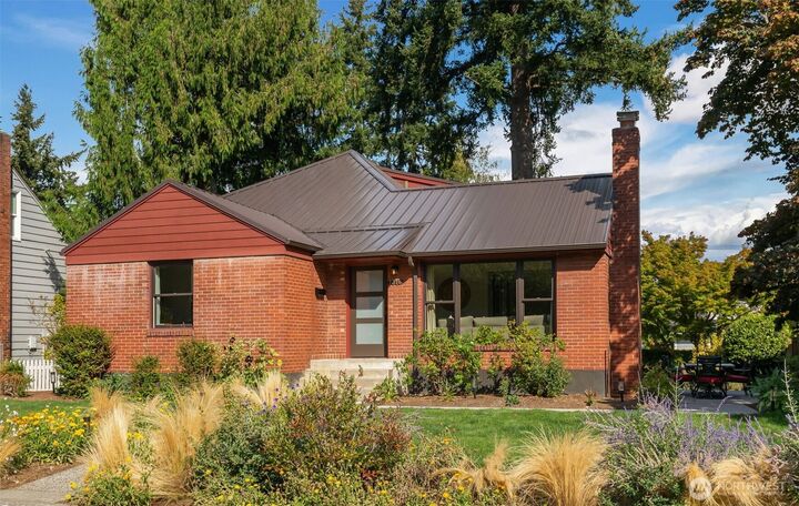 Property Photo:  7318  54th Avenue NE  WA 98115 
