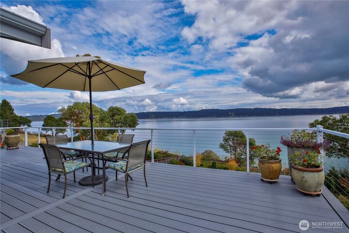 Property Photo: 4231 Bayside Lane WA 98253