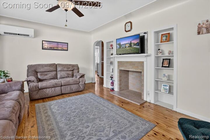 Property Photo:  425 Wisler Street  MI 48423 