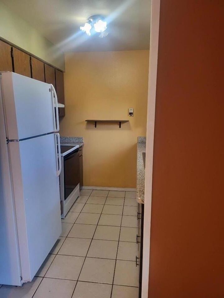 Property Photo: 420 Dela Vina Avenue 11 CA 93940