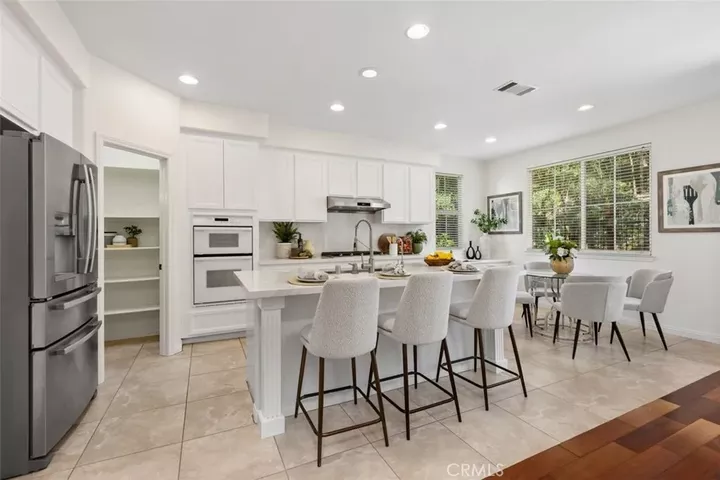 Property Photo: 152 Treehouse CA 92603
