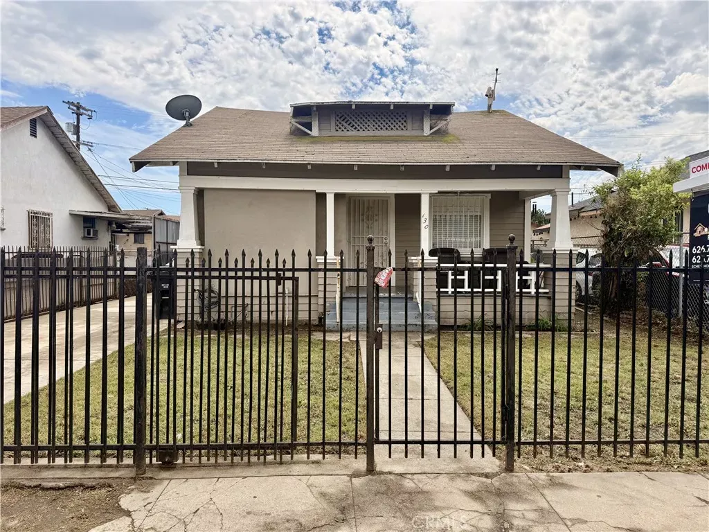 Property Photo: 130 W 87th CA 90003