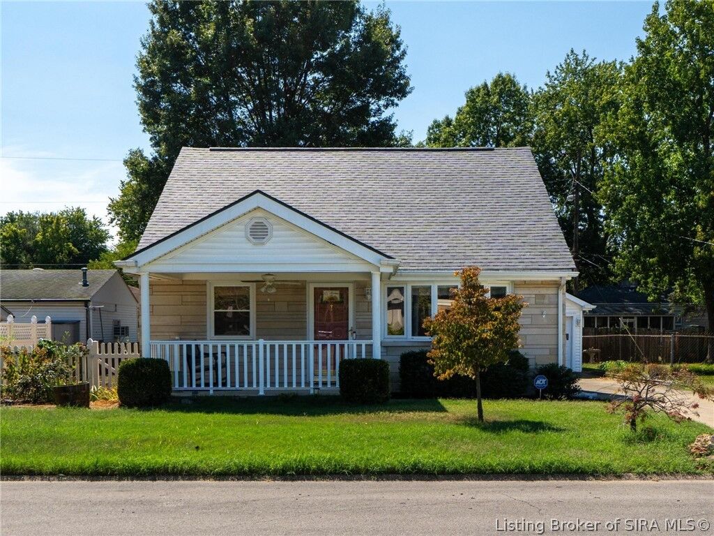 Property Photo: 723 Martha Avenue IN 47130