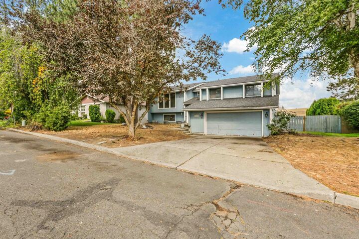 Property Photo: 10806 N College Place Dr WA 99218
