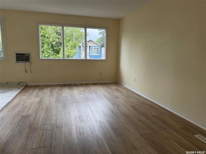 Property Photo:  2123 Reynolds Street A/B  SK S4N 3N2 