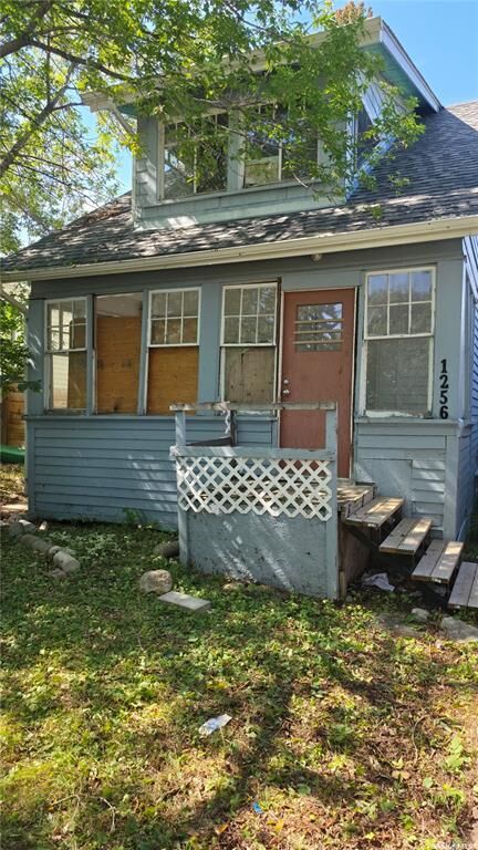Property Photo:  1256 King Street  SK S4T 4E9 