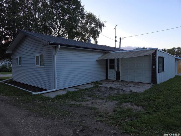 Property Photo:  100 3rd Avenue N  SK S0K 2X0 
