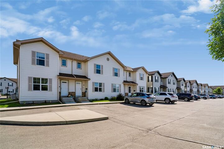 Property Photo:  135 Pawlychenko Lane 15  SK S7V 1J8 