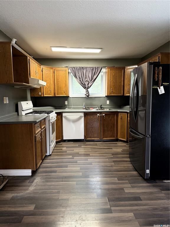 Property Photo:  1405 4th Avenue NW  SK S6V 5R3 