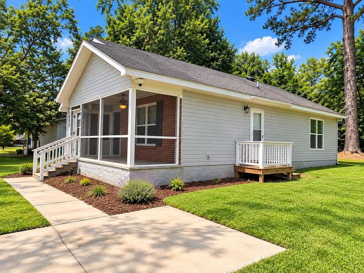 Property Photo: 209 Henderson St GA 31792