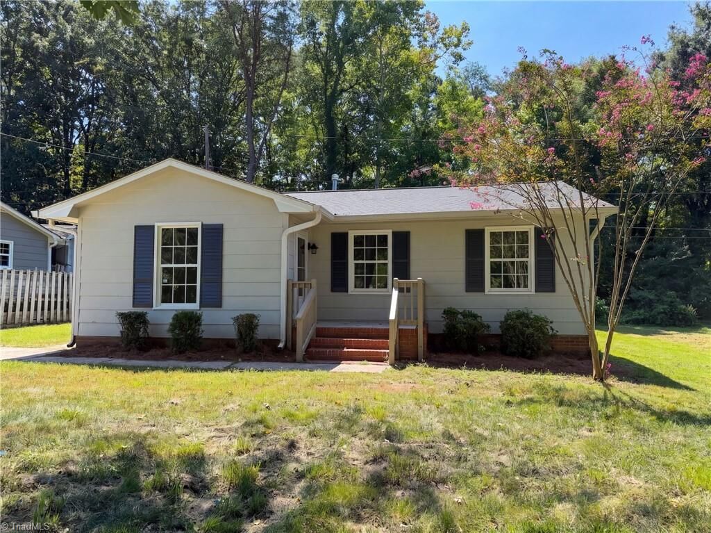 Property Photo: 4154 Edgeware Road NC 27106