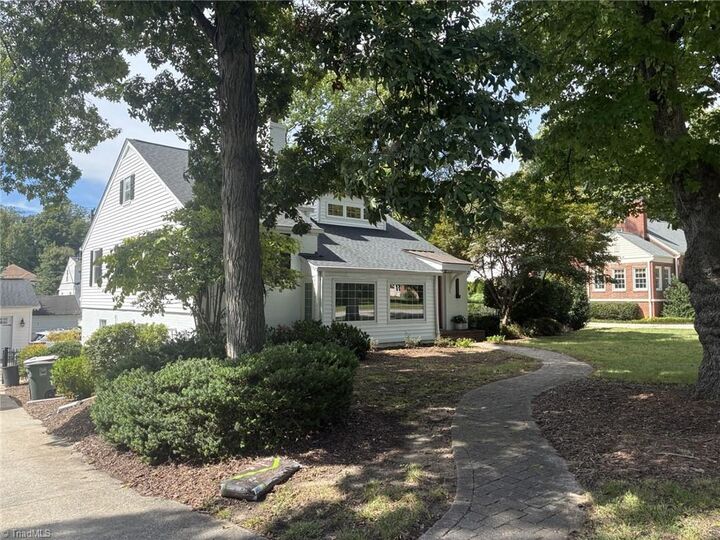 Property Photo:  2219 W Friendly Avenue  NC 27403 