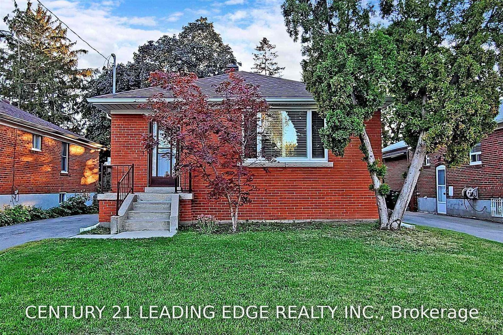 Property Photo:  170 Ellington Drive Main  ON M1R 3Y3 