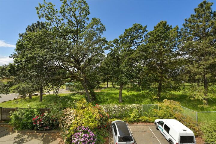 Property Photo:  3008 Quadra St #10  BC V8T 4G3 