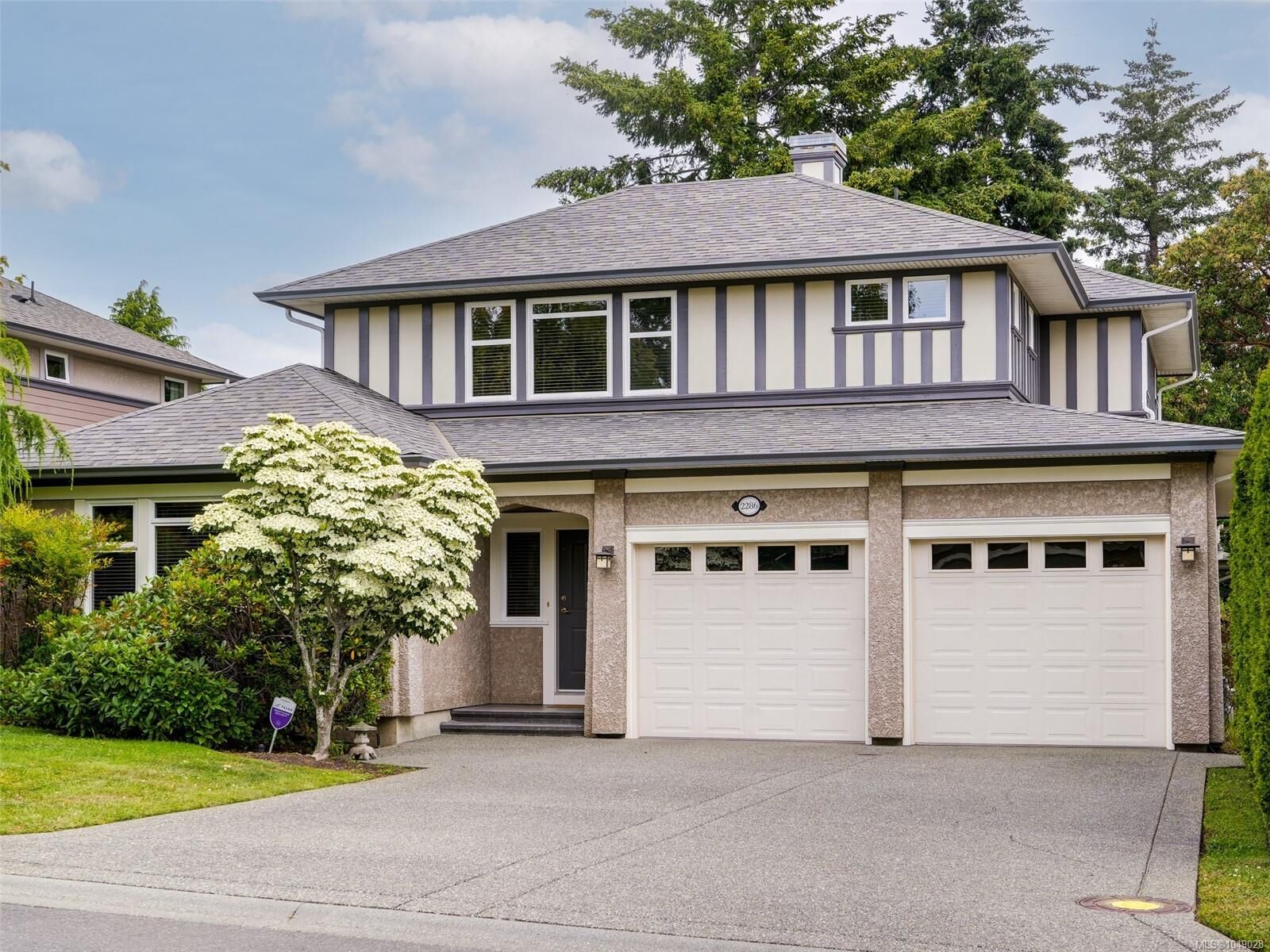 Property Photo:  2286 Hazelton Pl  BC V8N 5C3 