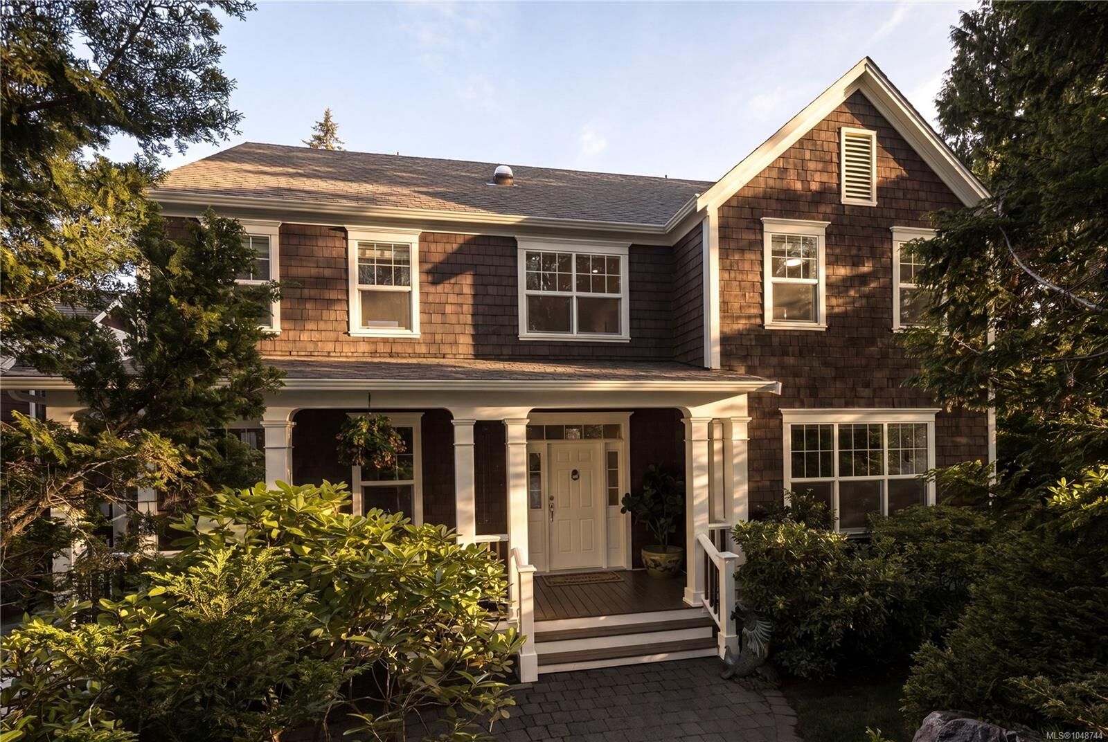 Property Photo: 1188 Garden Gate Dr BC V8M 2H6