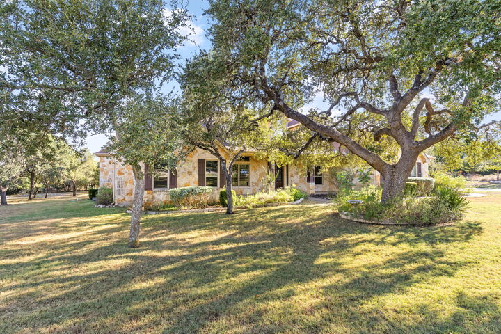 Property Photo:  275 Lonely Pine Cove  TX 78619 