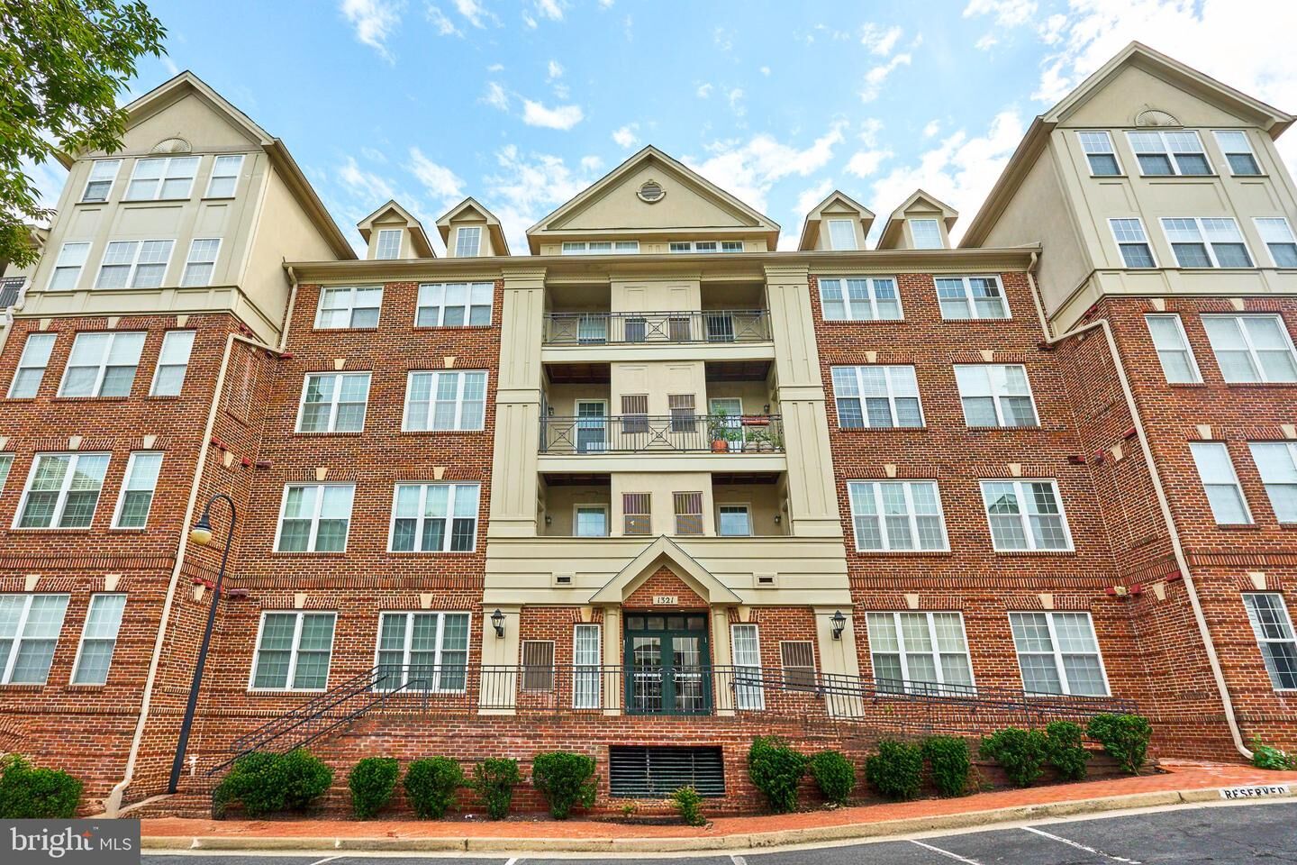Property Photo:  1321 N Adams Court 106  VA 22201 