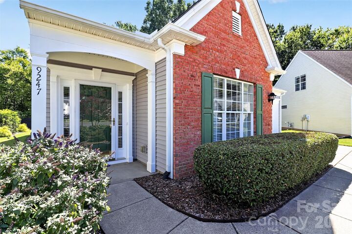 Property Photo: 9247 Elrose Place NC 28277
