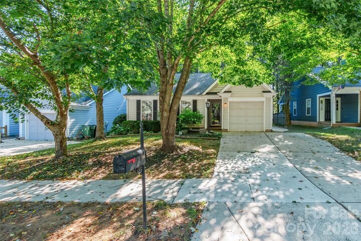 Property Photo: 8514 Lockerbie Lane NC 28215