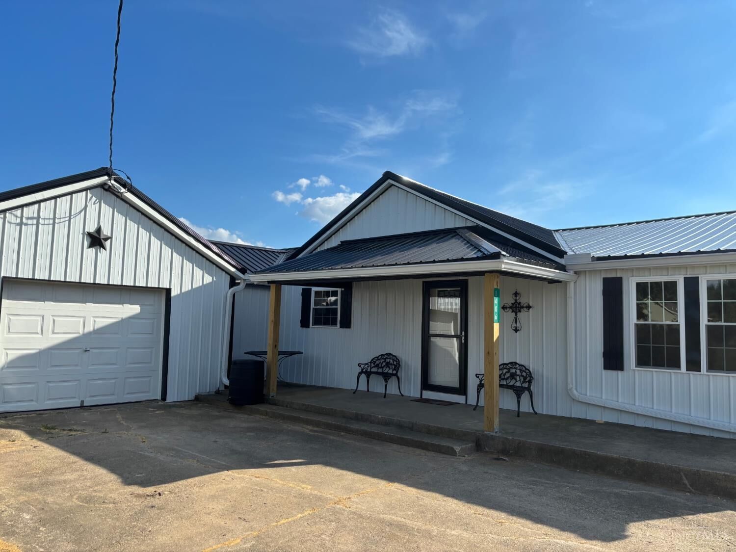 Property Photo: 1406 Rosehill Road OH 45130