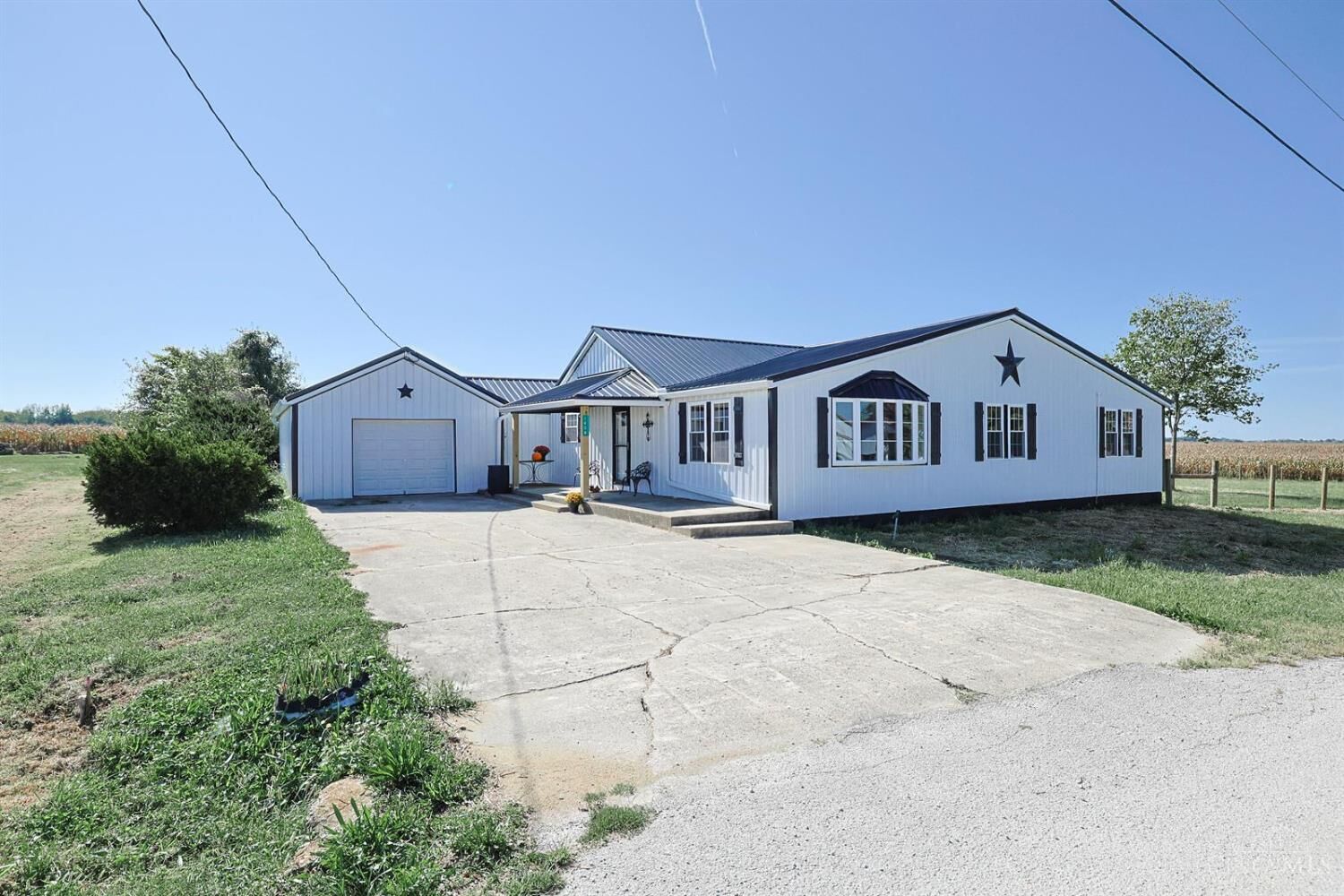 Property Photo: 1406 Rosehill Road OH 45130