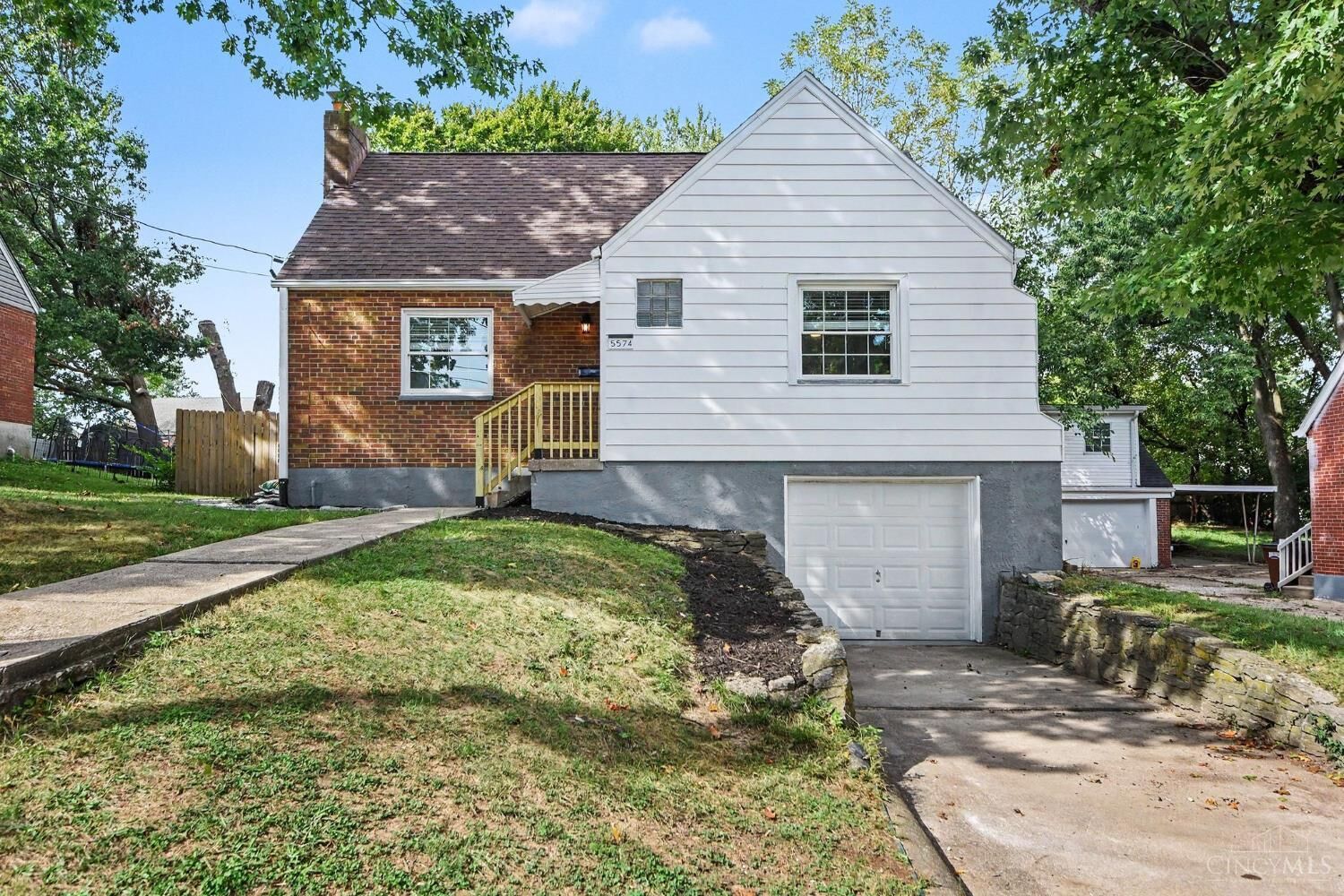 Property Photo:  5574 Raceview Avenue  OH 45248 