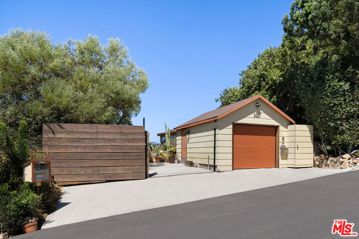 Property Photo:  2021 Park Dr  CA 90026 