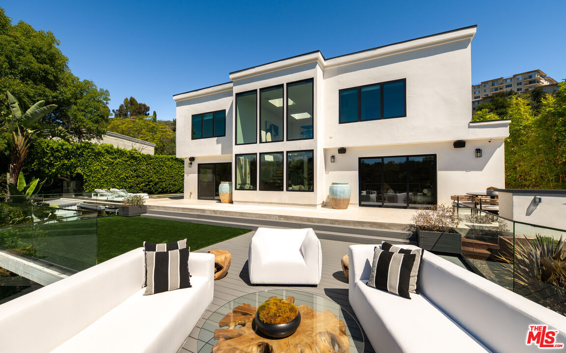 Property Photo: 2373 Nalin Dr CA 90077