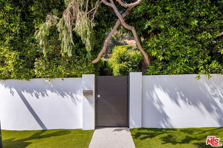 Property Photo:  1311 N Beverly Dr  CA 90210 