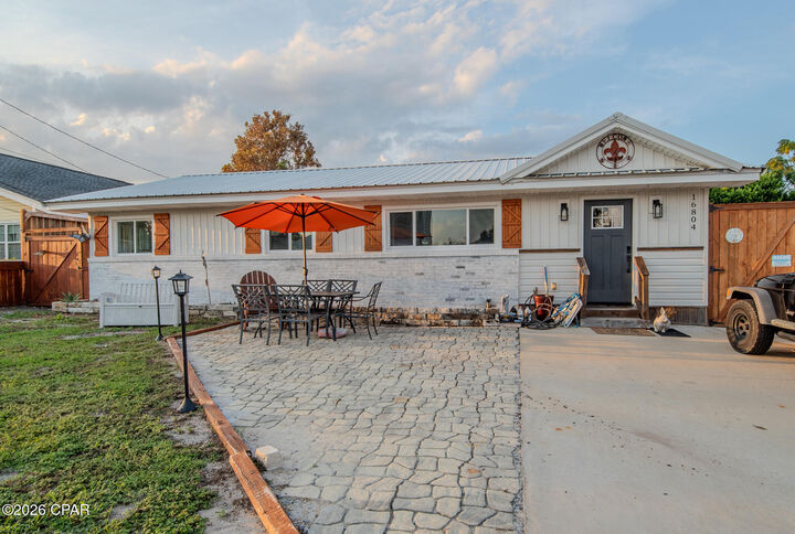 Property Photo: 16804 Innocente Avenue FL 32413