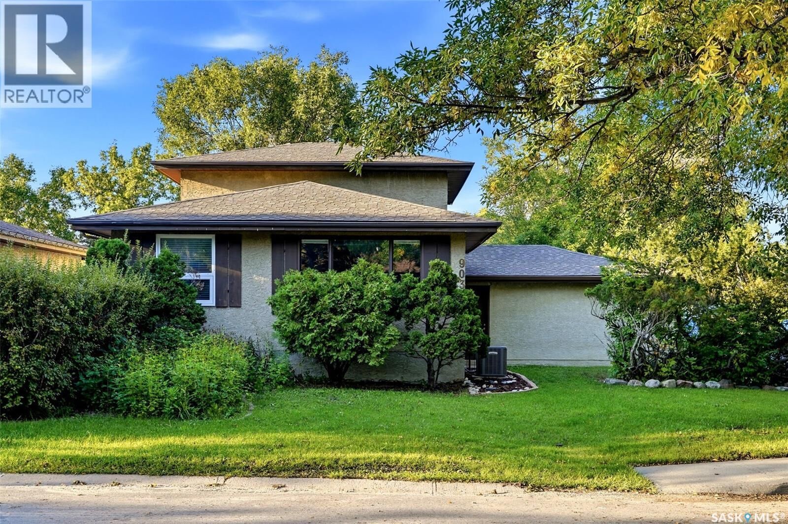 Property Photo:  903 Rowell Crescent N  SK S4X 2A5 