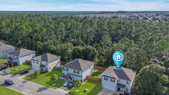Property Photo:  4882 Kensington Lane  FL 32539 