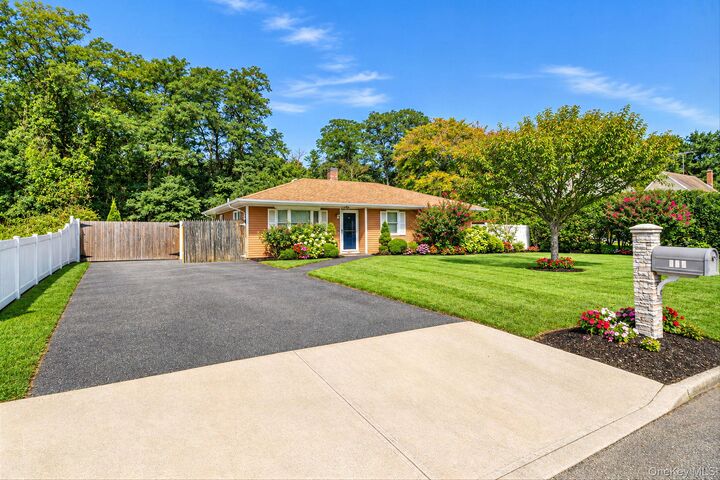Property Photo:  542 Agamemnon Avenue  NY 11713 