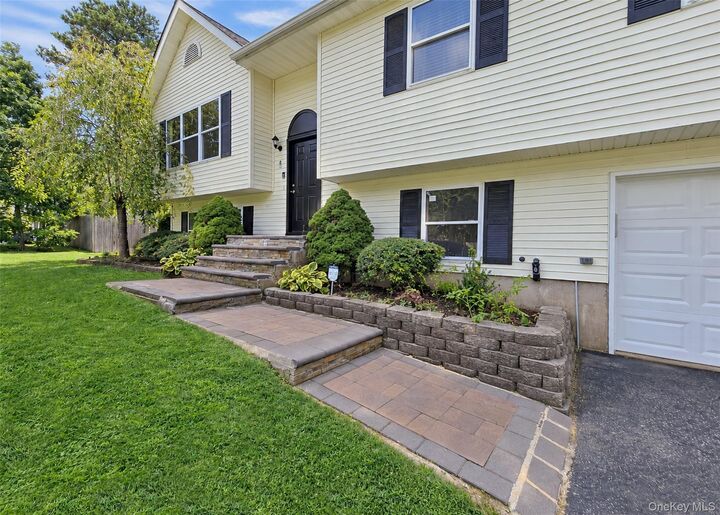 Property Photo:  6 Gordal Lane  NY 11727 