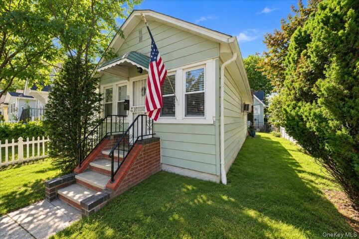 Property Photo: 11 Oak Avenue 11 NY 10465