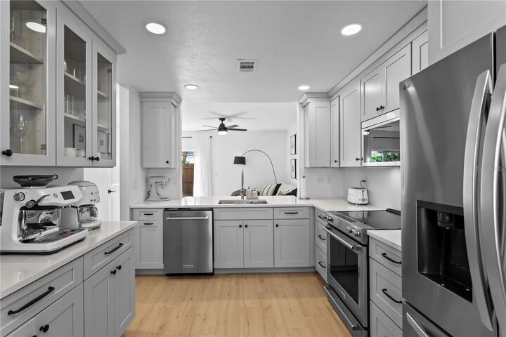 Property Photo:  409 S Audubon Avenue 2  FL 33609 