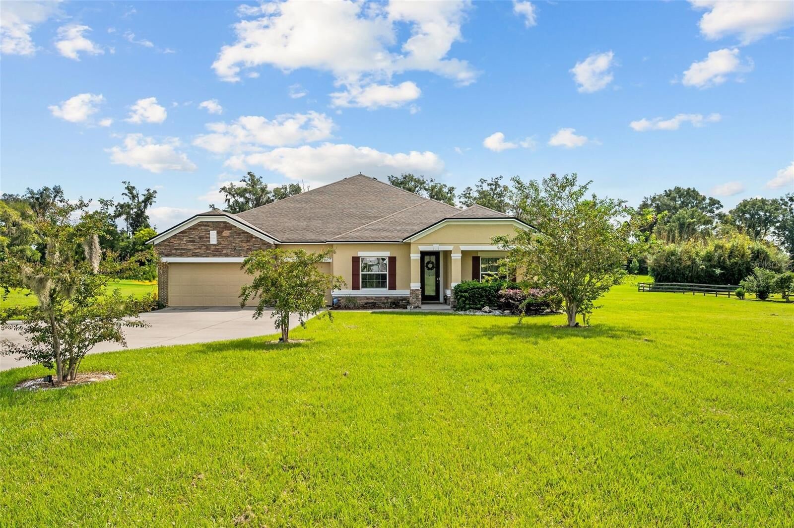 Property Photo: 5615 SW 215th Terrace FL 32669