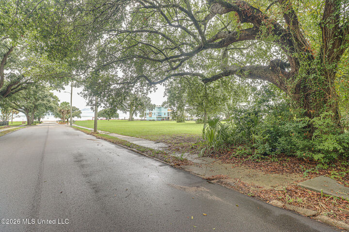 Property Photo:  129 Saint Charles Avenue  MS 39530 
