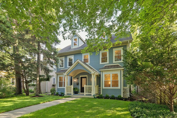 Property Photo: 2412 Noyes Street IL 60201