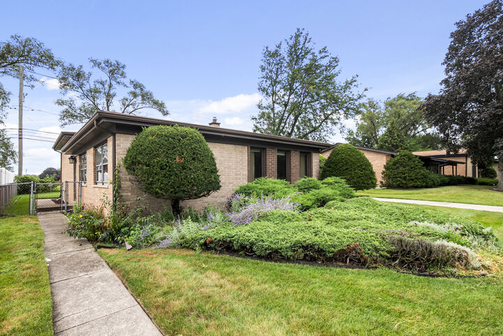 Property Photo:  15310 Drexel Avenue  IL 60473 